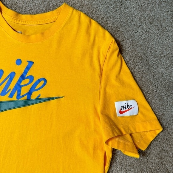 Nike Sportswear Graphic Heritage Logo T-Shirt - Picture 4 of 7